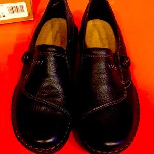 Brand new women’s Black bass shoes, size 9.